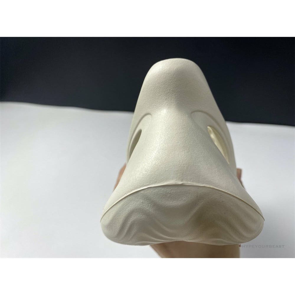 Yeezy Foam RNNR Ararat