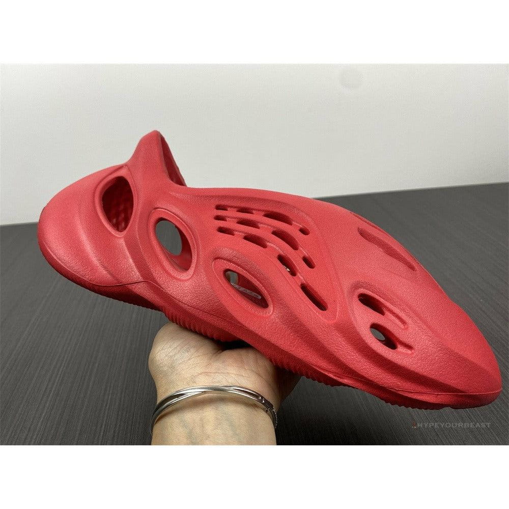 Yeezy Foam RNNR Vermillion Red