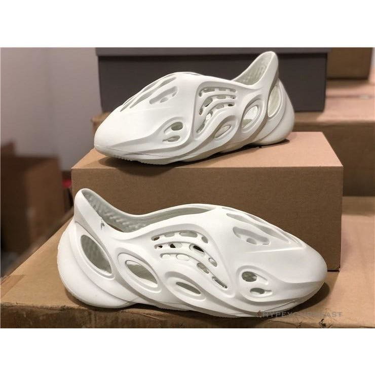 Yeezy Foam RNNR Sand White