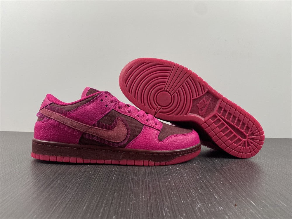 Nike Dunk Low Valentines Day (2022)