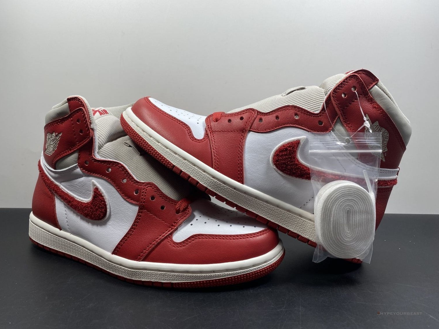 Air Jordan 1 Retro OG 'Varsity Red'