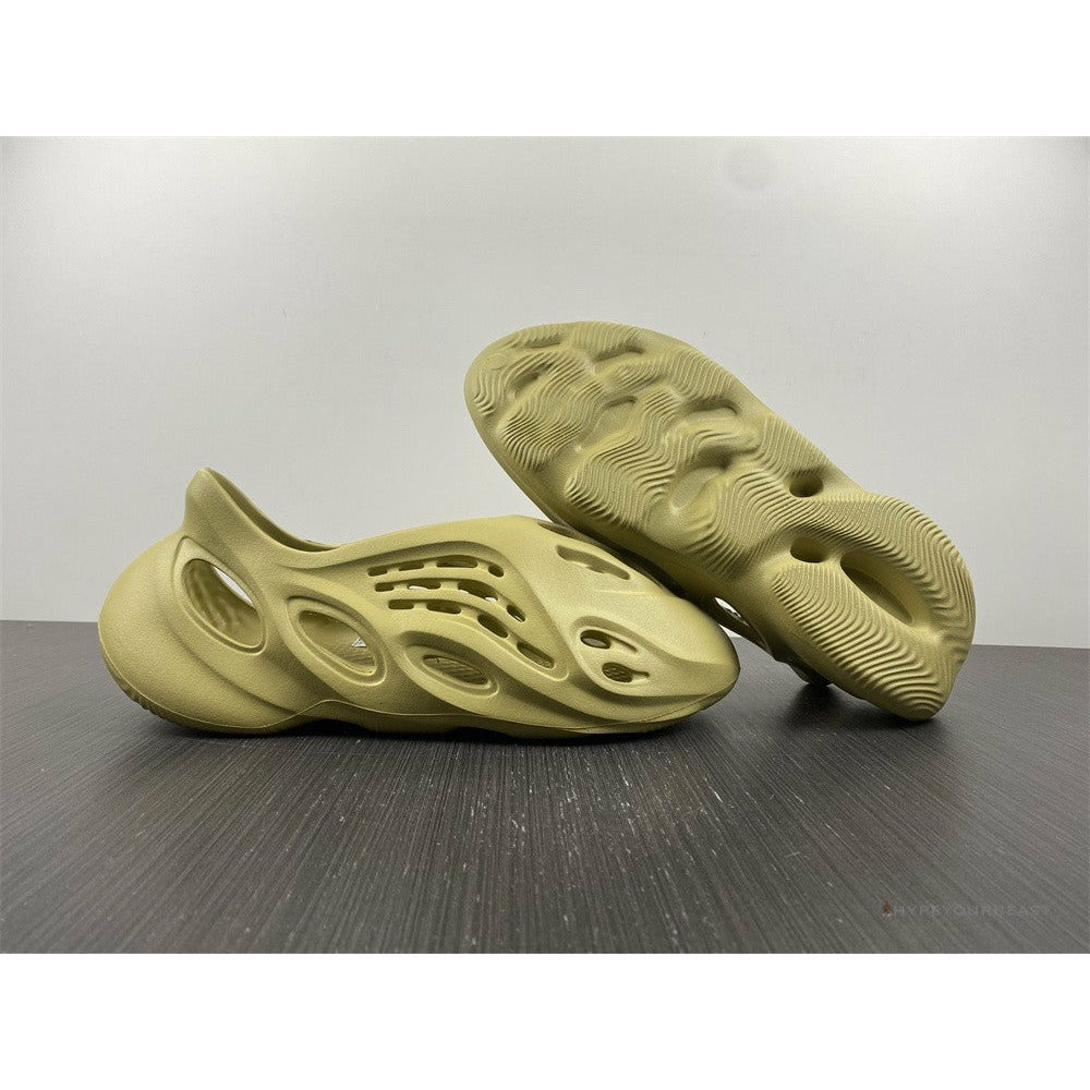 Yeezy Foam RNNR 'Sulfur'