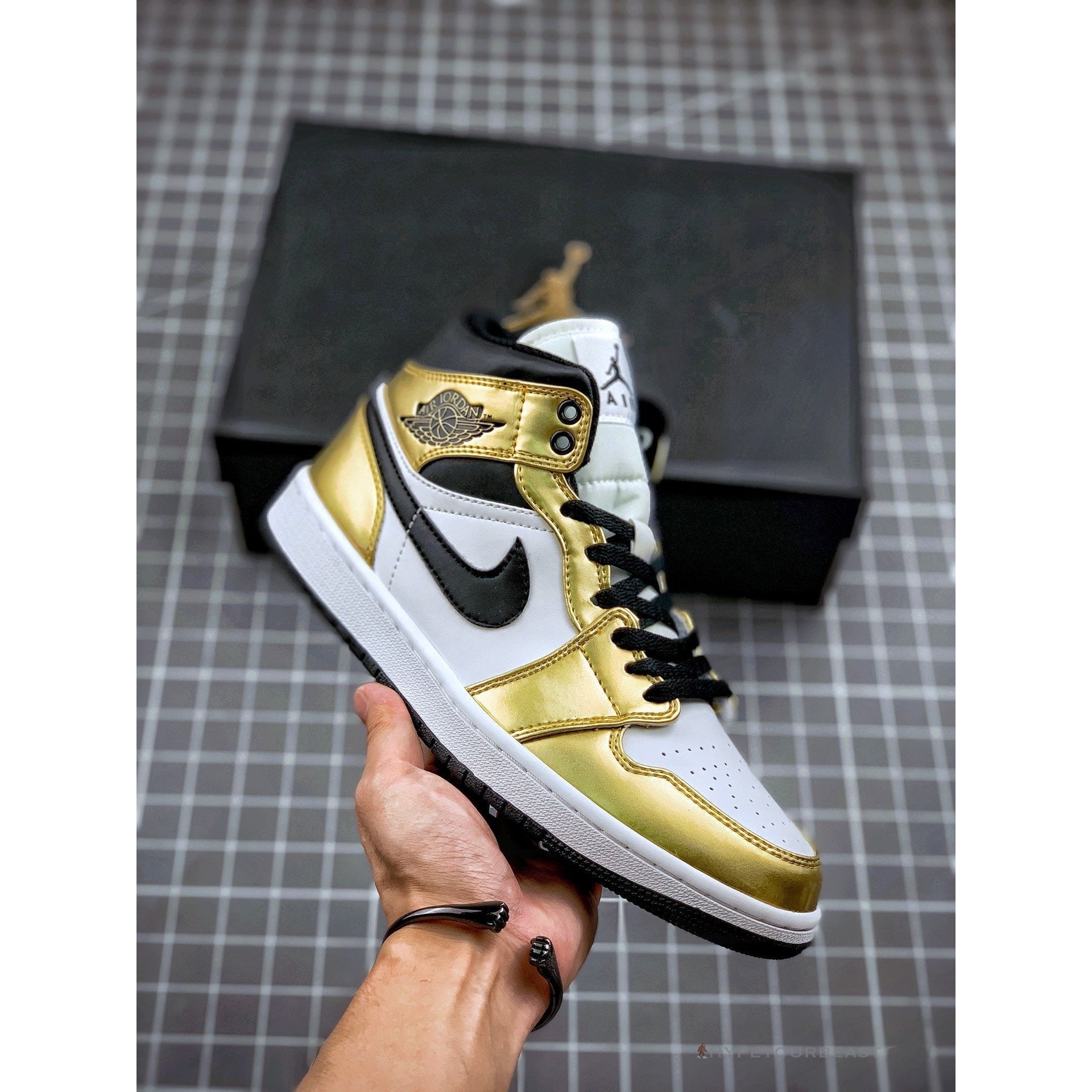 Air Jordan 1 Mid 'Metallic Gold'