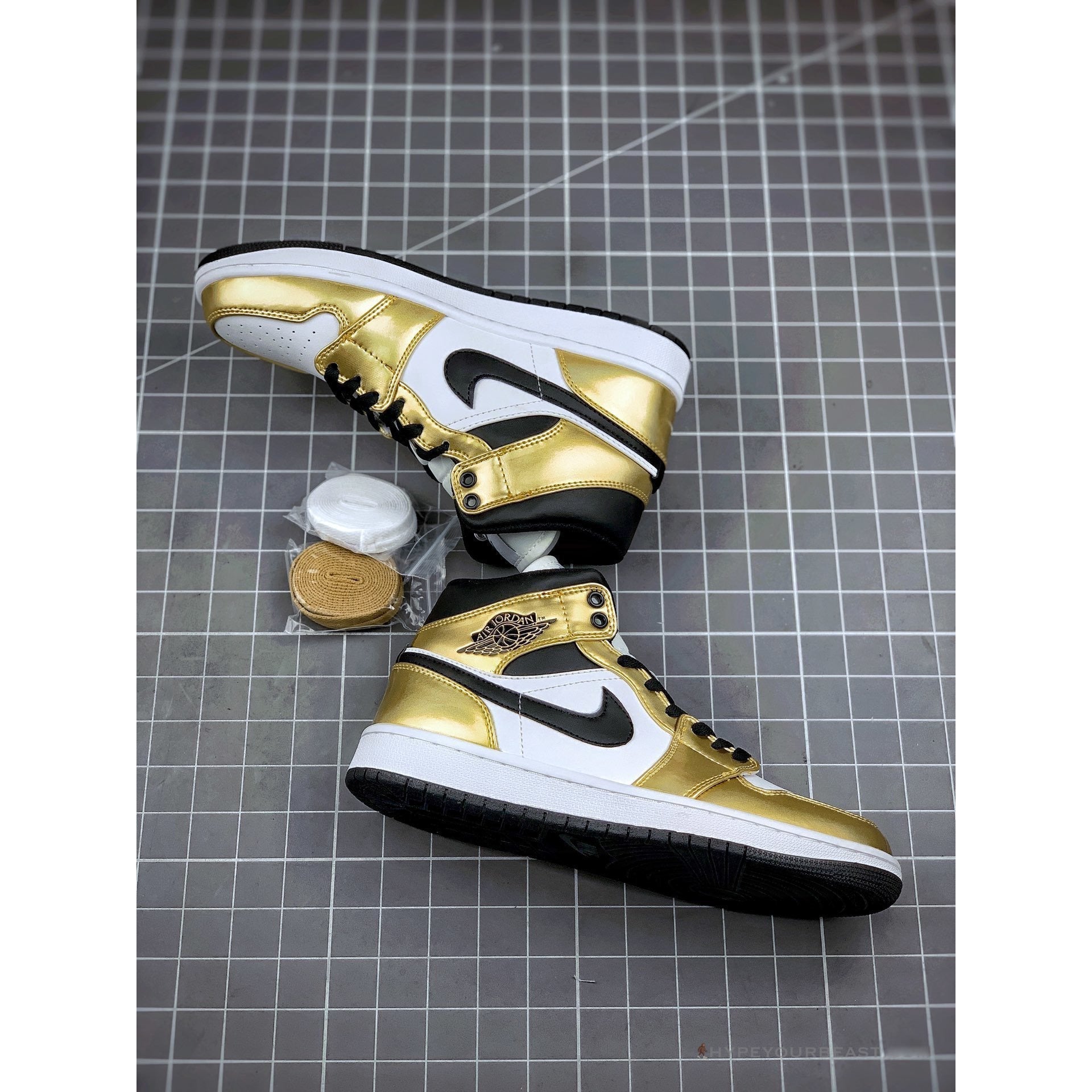 Air Jordan 1 Mid 'Metallic Gold'