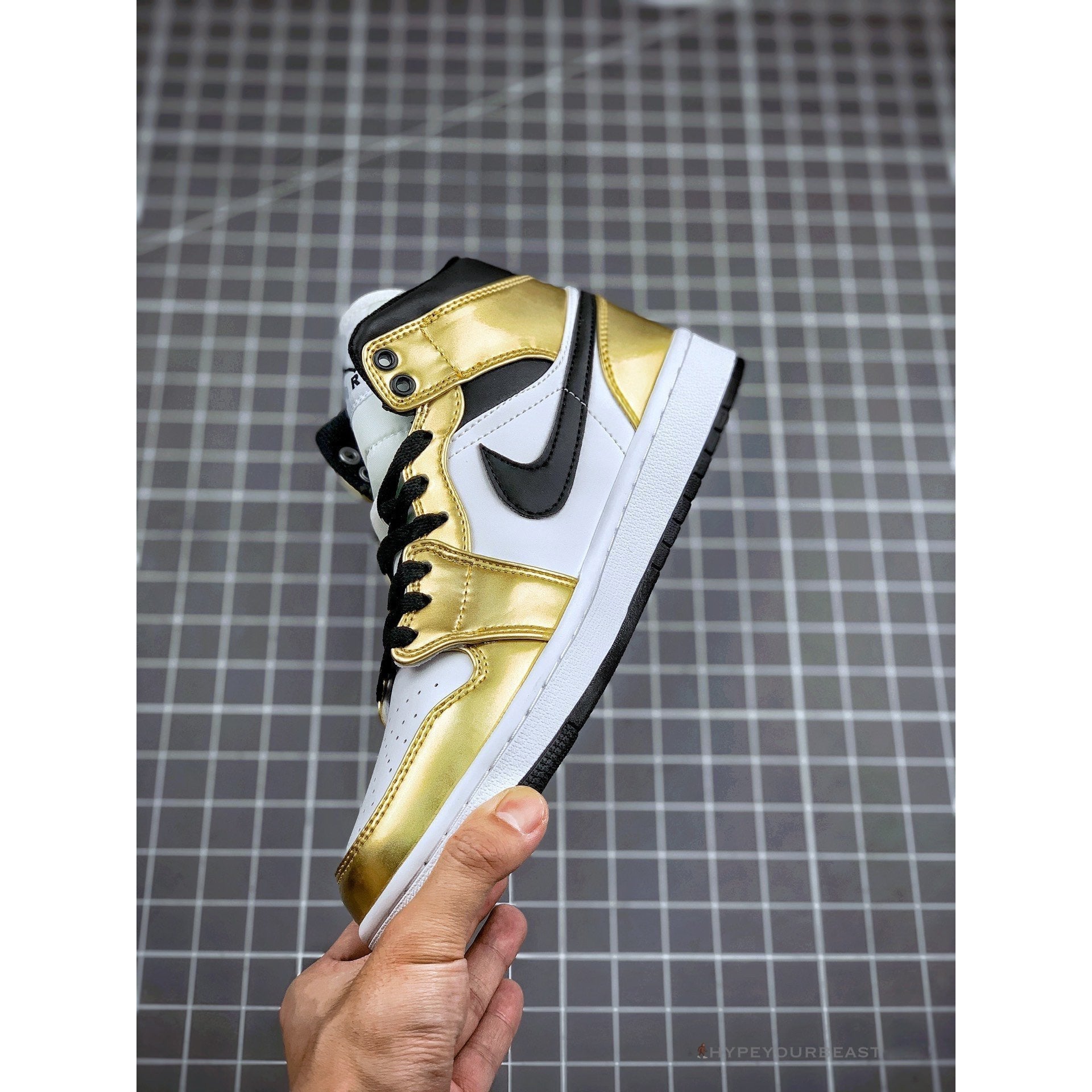 Air Jordan 1 Mid 'Metallic Gold'