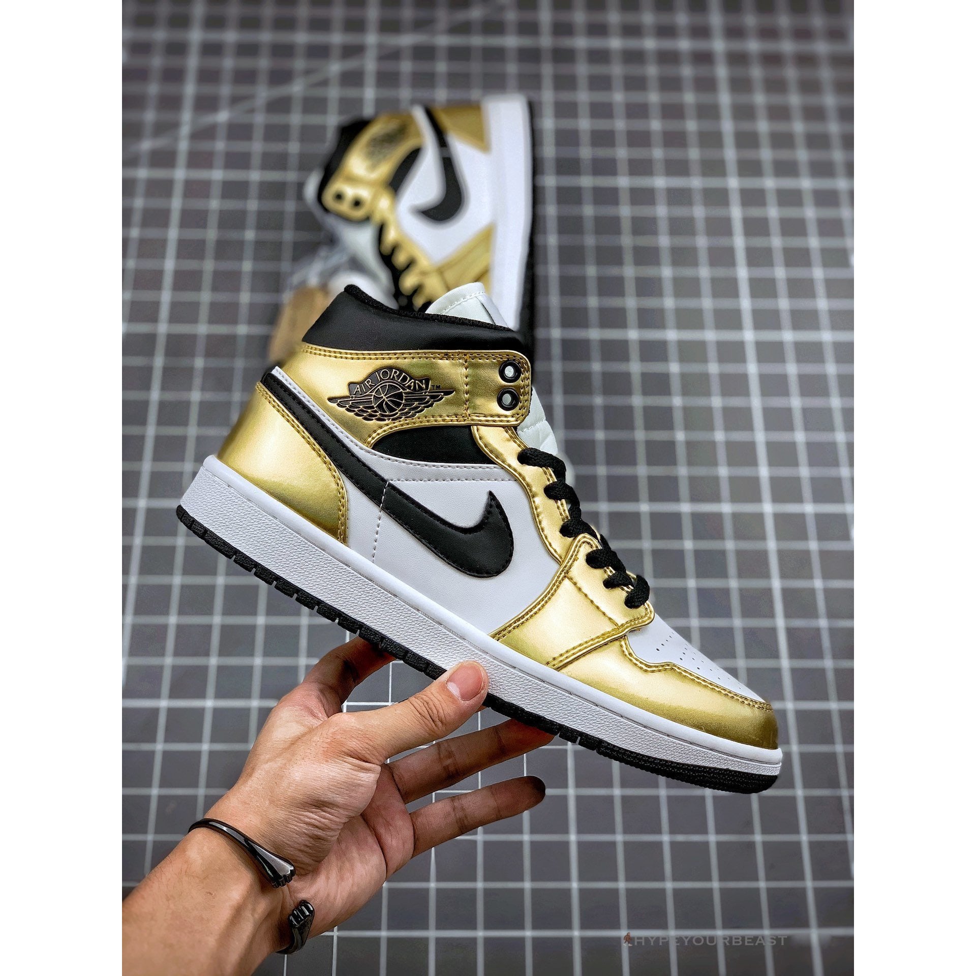 Air Jordan 1 Mid 'Metallic Gold'