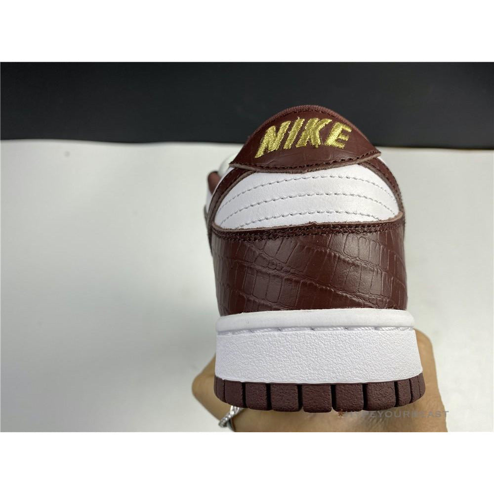 Supreme X Nike SB Dunk Low Brown