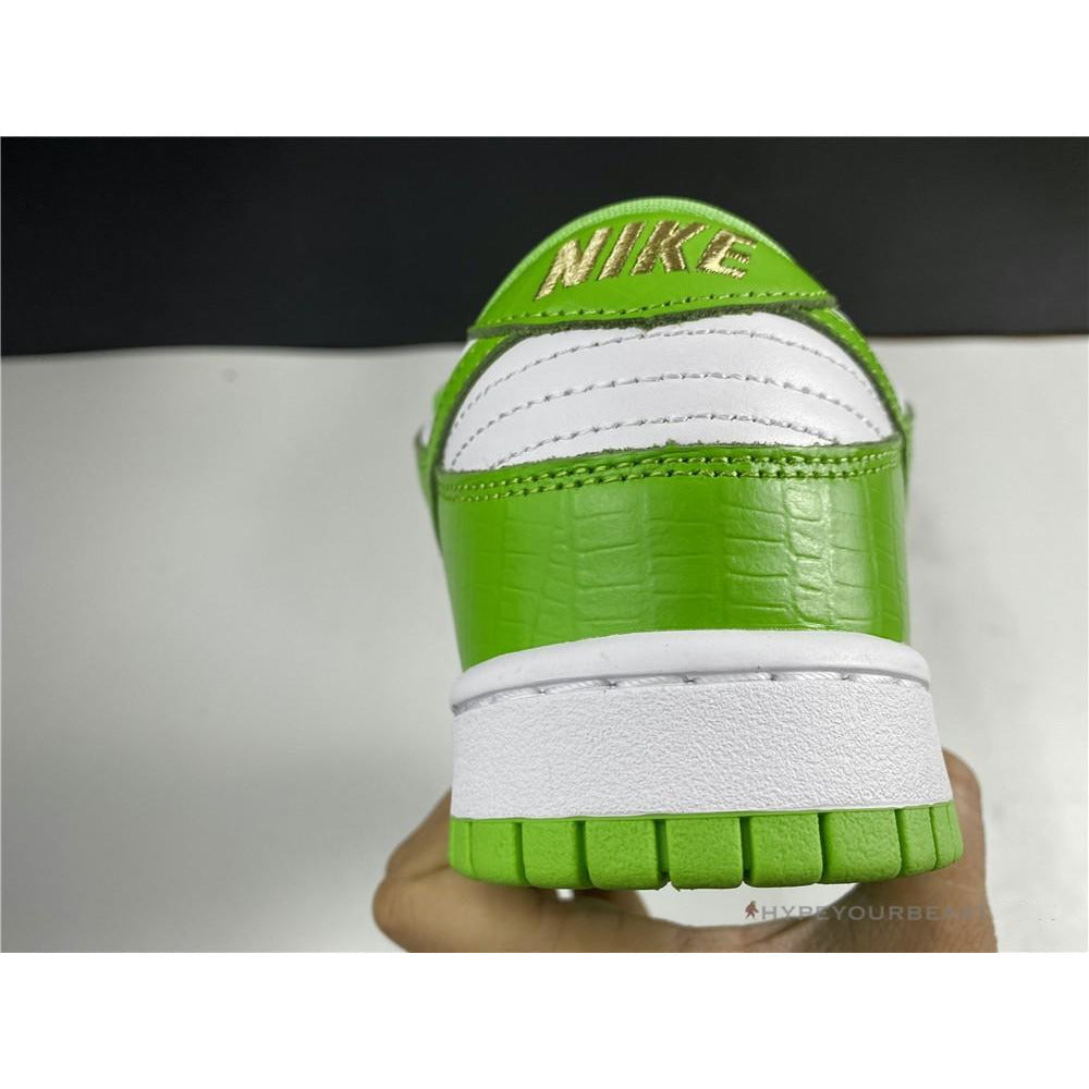 Nike SB Dunk Low Supreme Mean Green